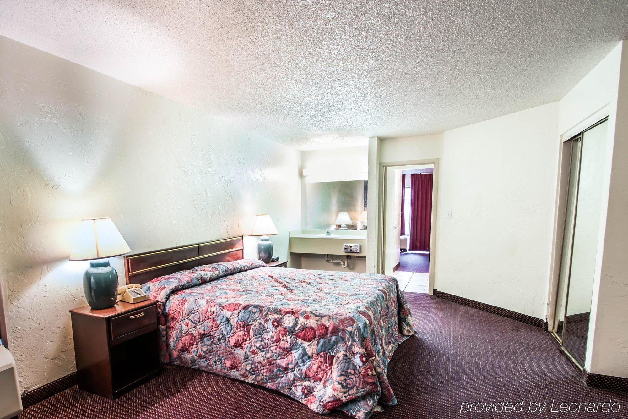 Rodeway Inn & Conference Center ออเรนจ์พาร์ค ภายนอก รูปภาพ